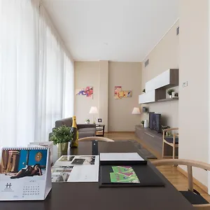 Hemeras Boutique Homes - Design Near Duomo Cathedral , Milan Italy